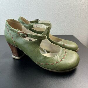 John Fluevog Operetta Malibran Olive Green Criss-Cross mary jane Heels 6.5